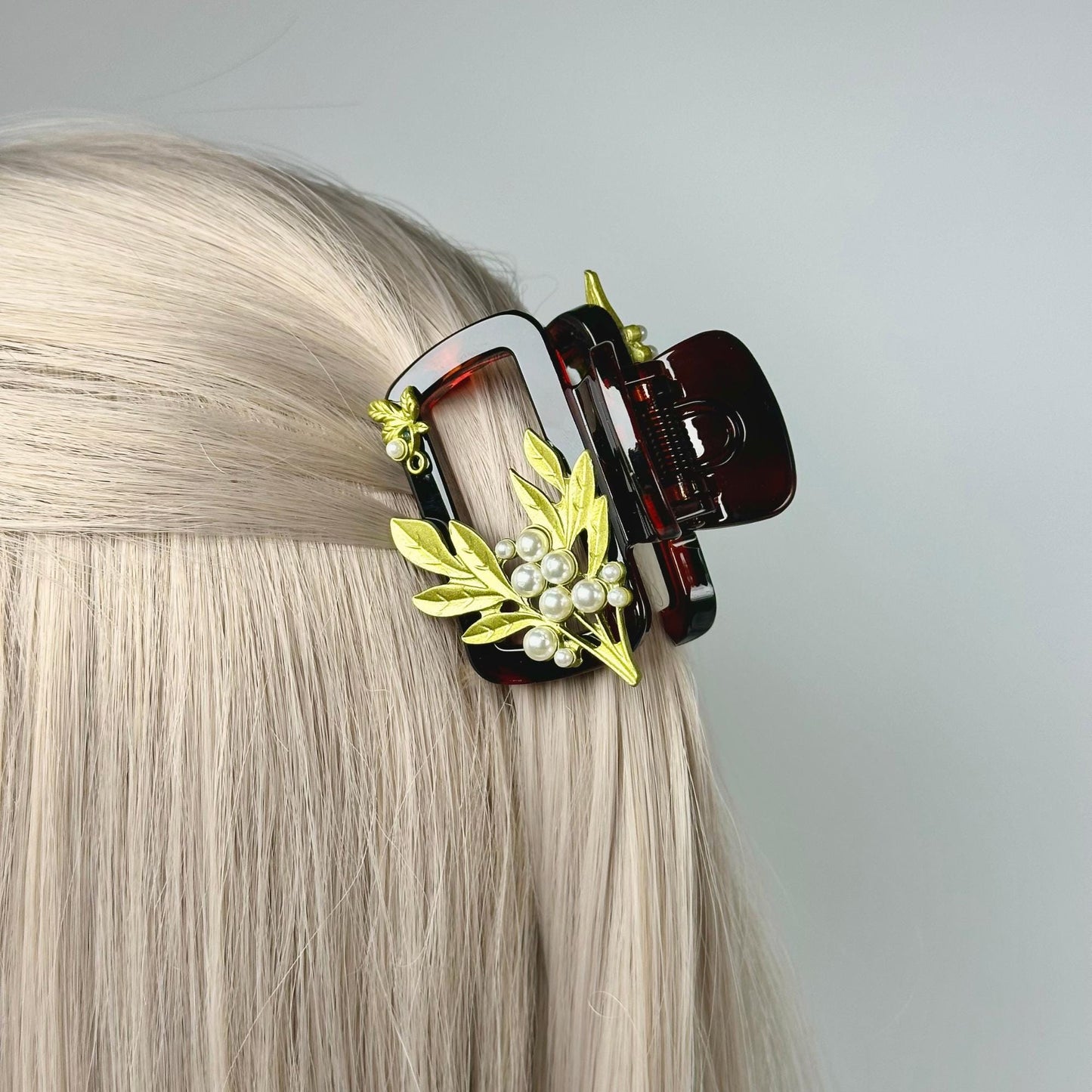 a woman with blonde hair wearing a pair of hair clips