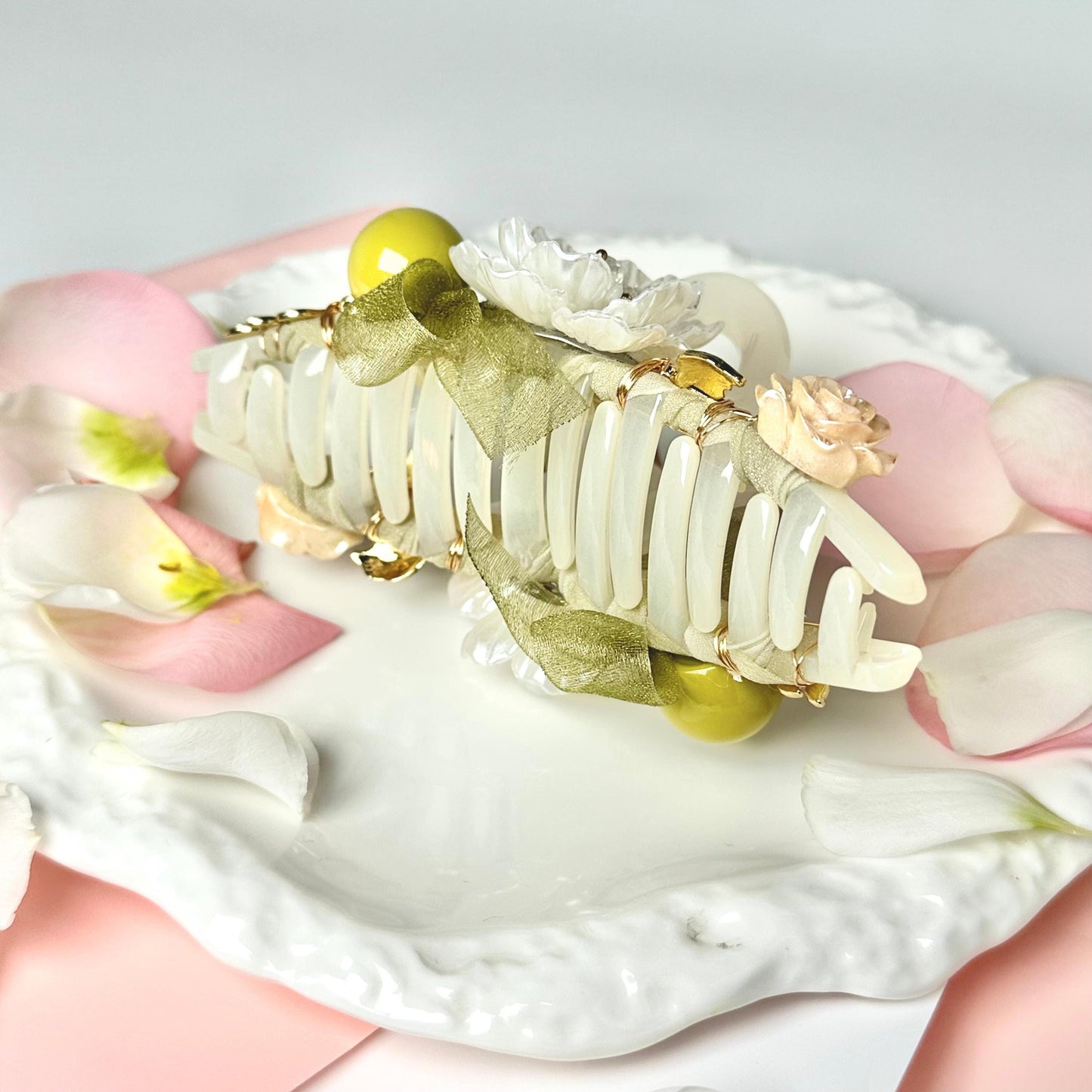 Gardenia Hair Claw
