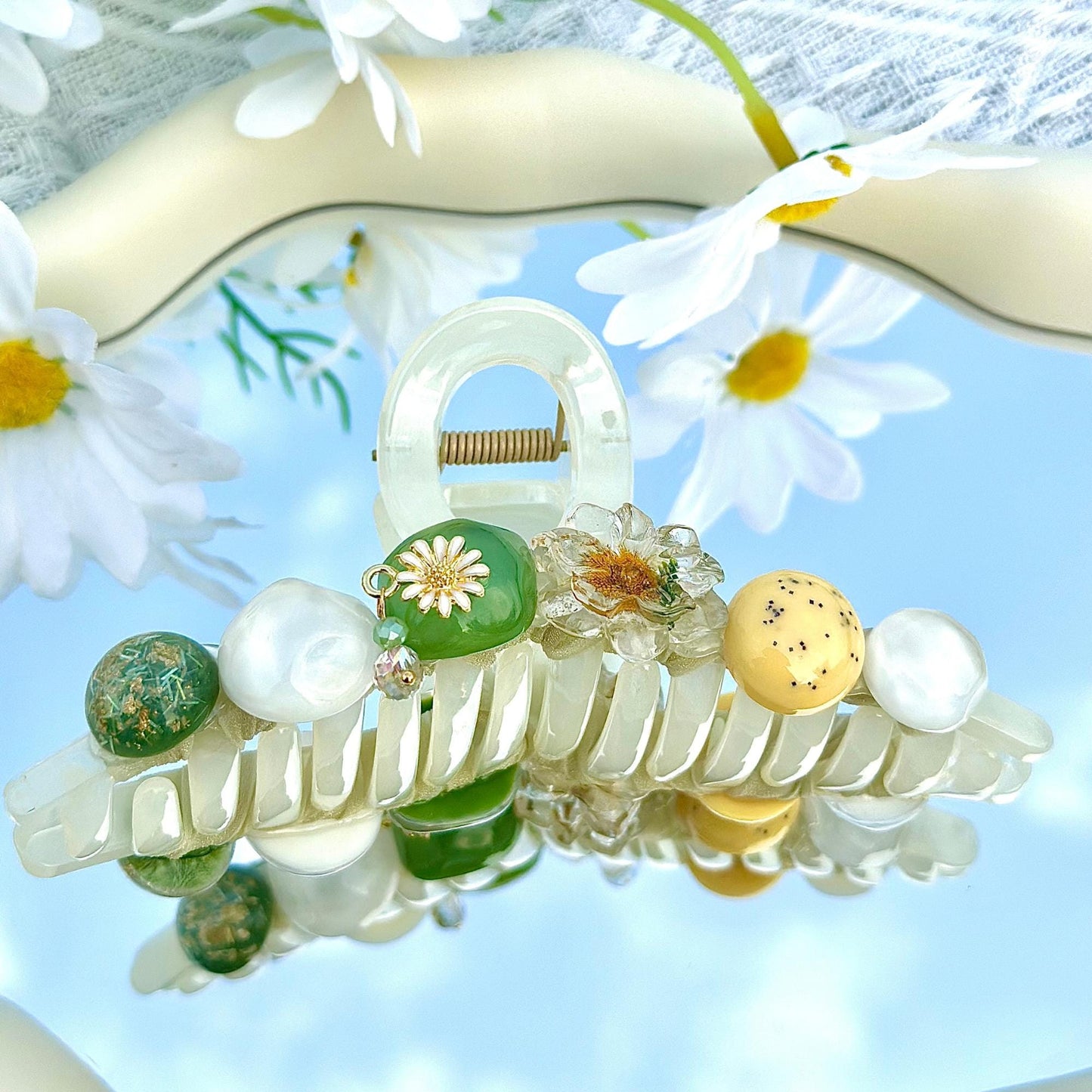 Large Daisy Floral Hair Claw Clip by Ms. Pepper's Closet. Perfect for thick hair, this large floral design securely holds hair in place. Ideal for those seeking stylish cute claw clips.