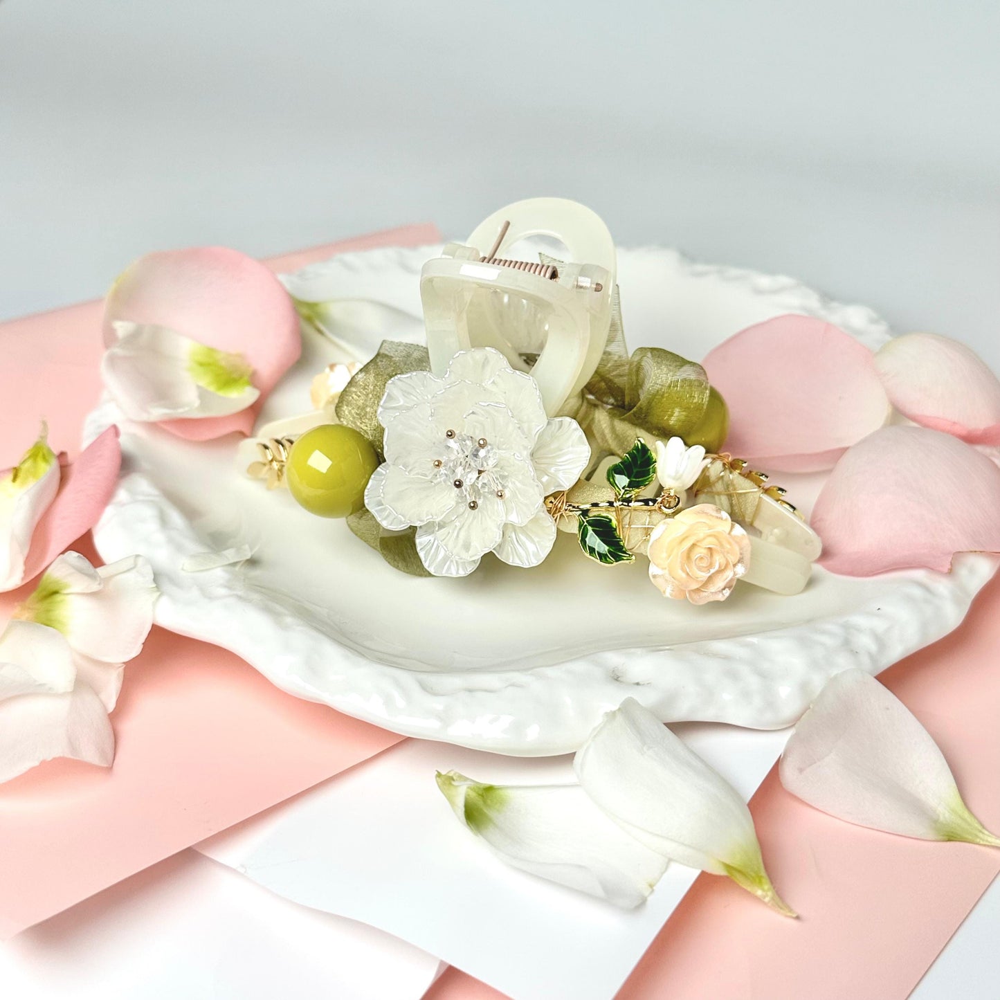 Gardenia Hair Claw