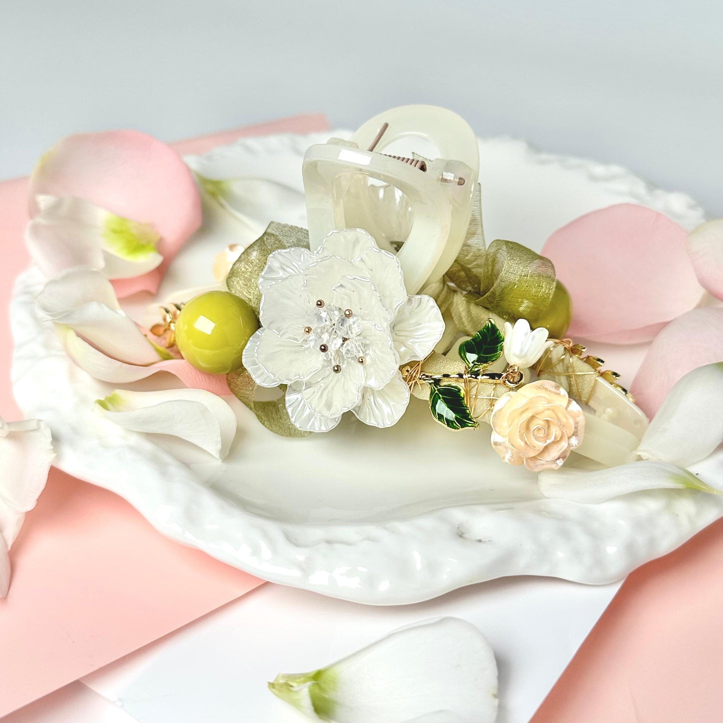 Gardenia Hair Claw