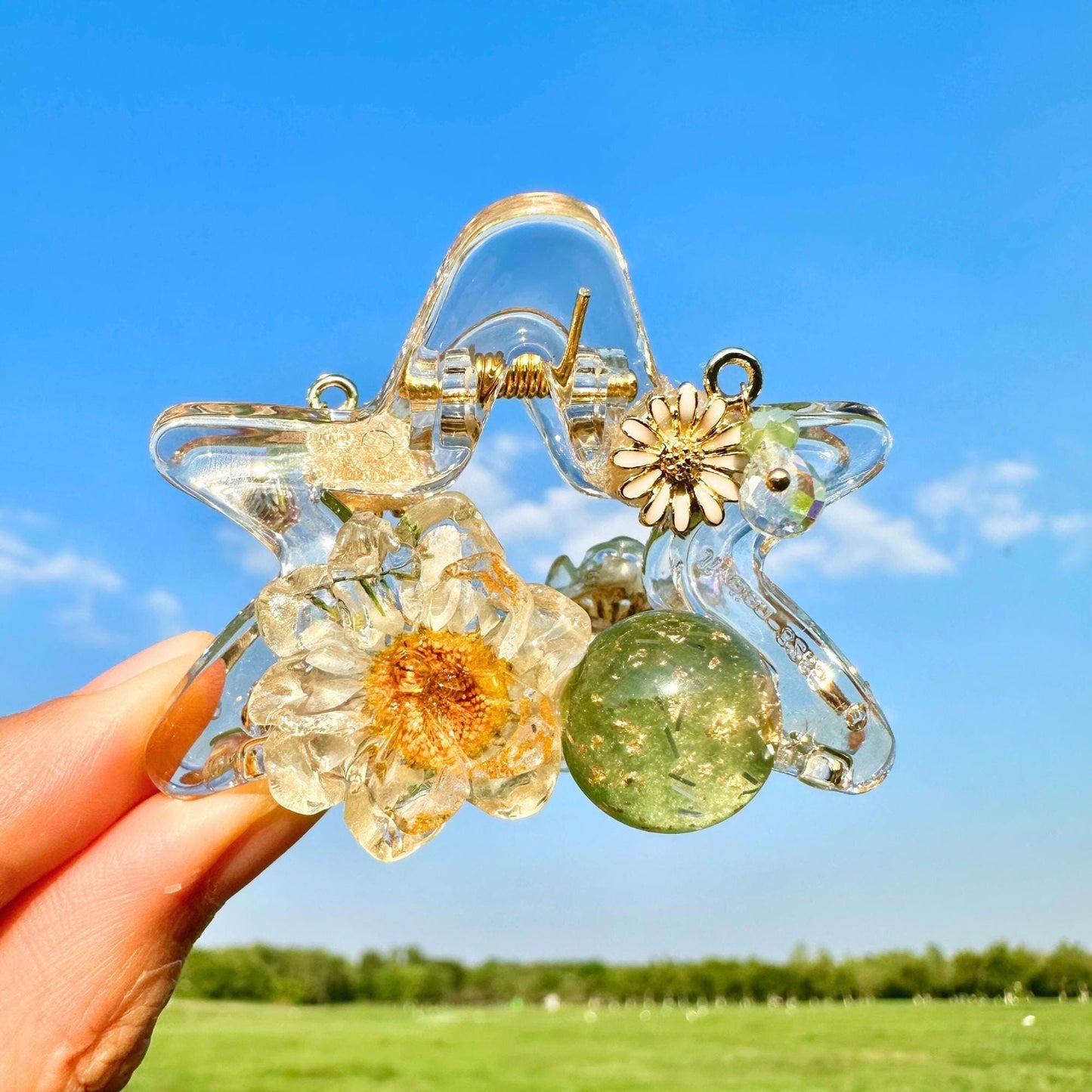 Starfish Daisy Hair Claw