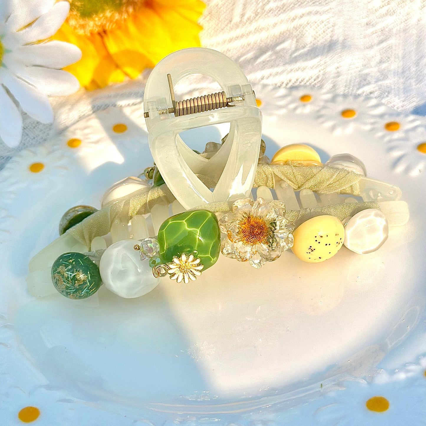 Large Daisy Floral Hair Claw Clip by Ms. Pepper's Closet. Perfect for thick hair, this large floral design securely holds hair in place. Ideal for those seeking stylish cute claw clips.