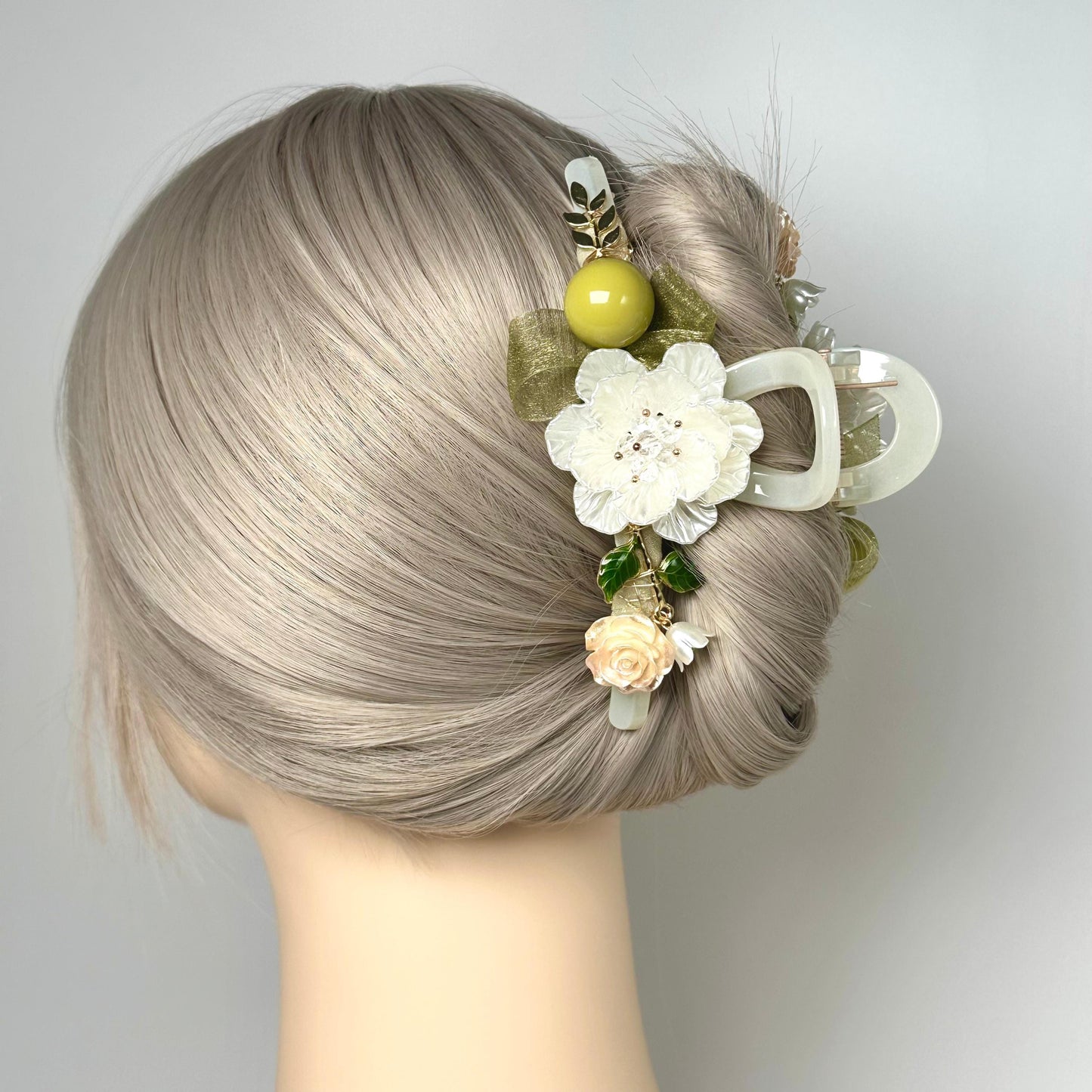 Gardenia Hair Claw