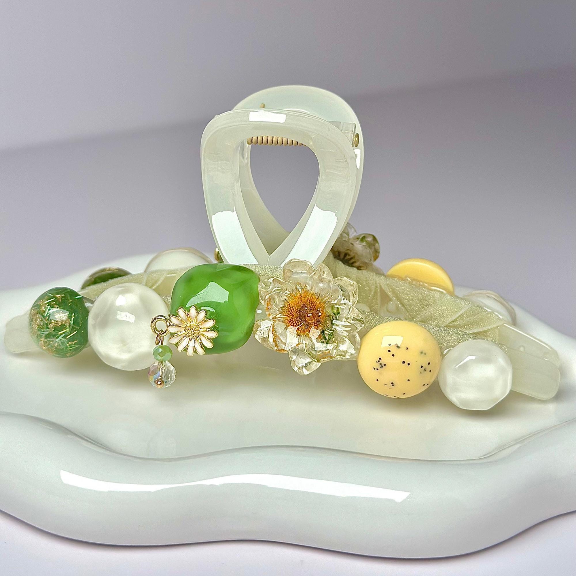 Large Daisy Floral Hair Claw Clip by Ms. Pepper's Closet. Perfect for thick hair, this large floral design securely holds hair in place. Ideal for those seeking stylish cute claw clips.