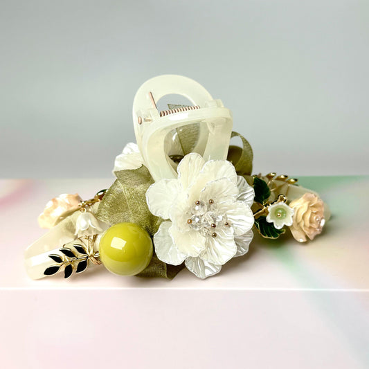 Gardenia Hair Claw