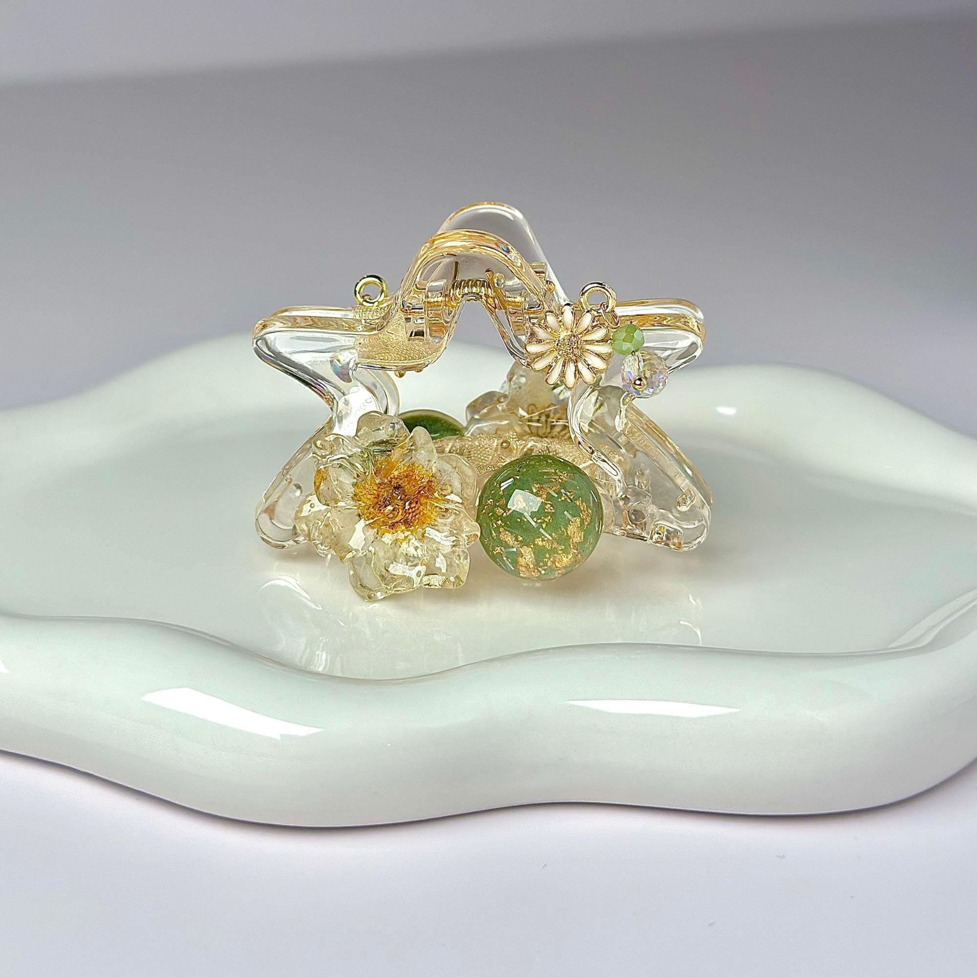 Large Daisy Floral Hair Claw Clip by Ms. Pepper's Closet. Perfect for thick hair, this large floral design securely holds hair in place. Ideal for those seeking stylish cute claw clips.