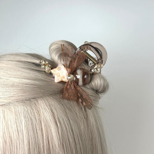 a close up of a woman&#39;s hair with a hair clip