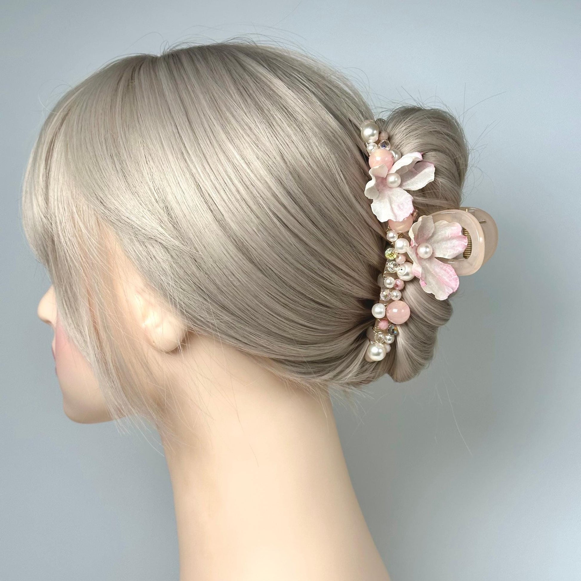 a close up of a woman&#39;s head with a hair comb