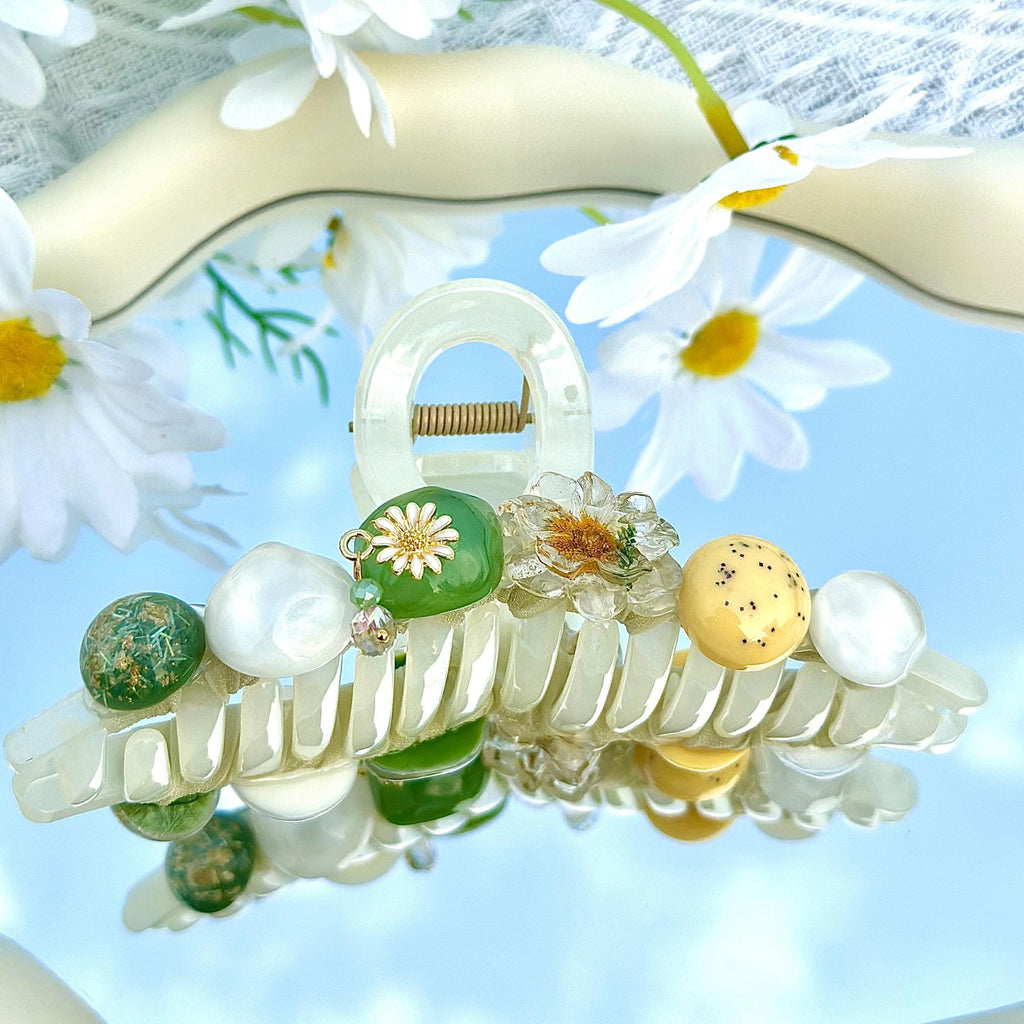 Large Daisy Floral Hair Claw Clip by Ms. Pepper's Closet. Perfect for thick hair, this large floral design securely holds hair in place. Ideal for those seeking stylish cute claw clips.
