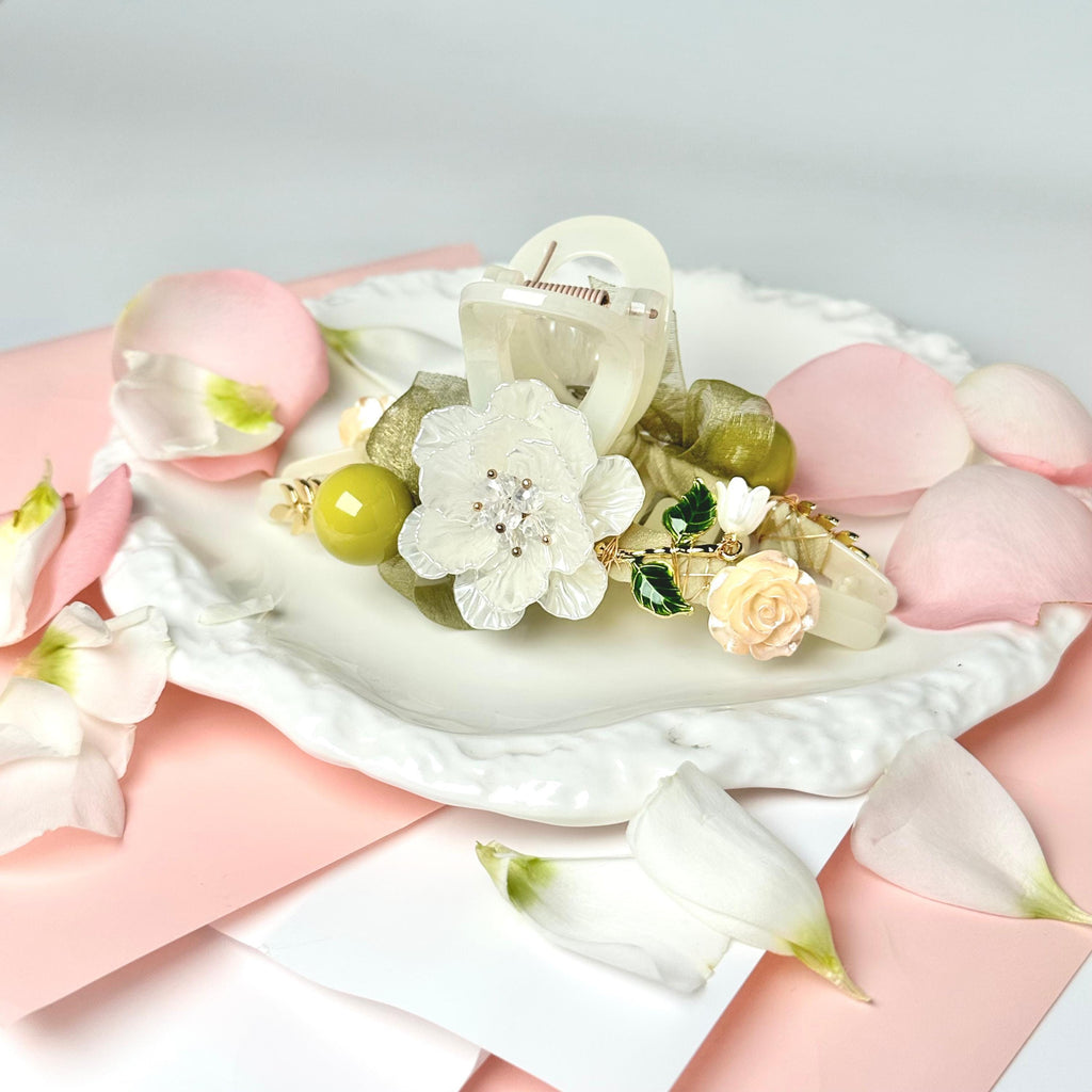 Gardenia Hair Claw