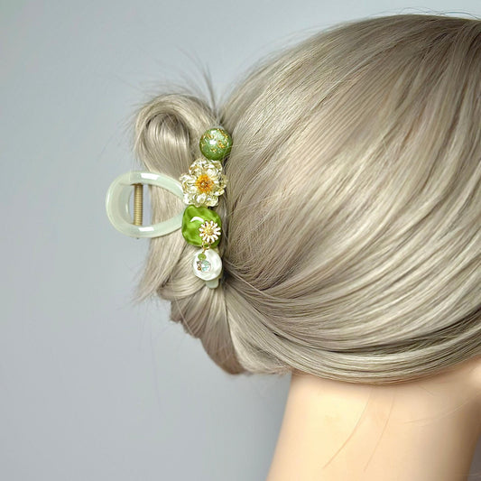 a woman&#39;s hair with a hair clip with flowers on it