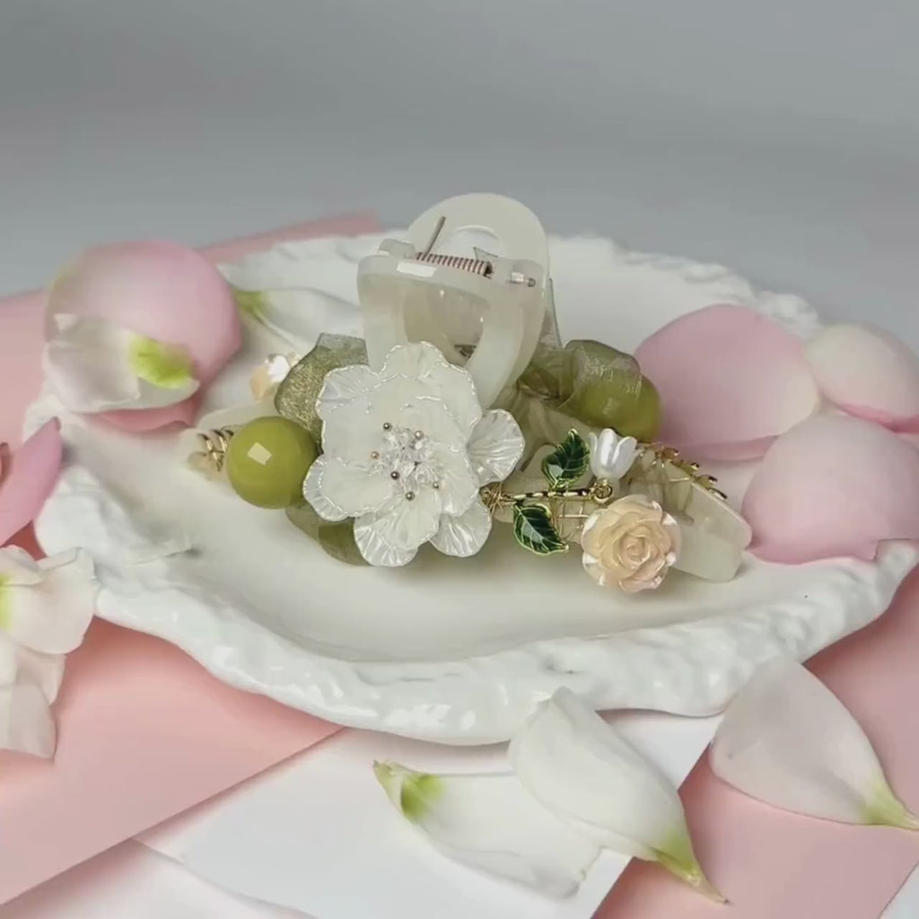 Gardenia Hair Claw