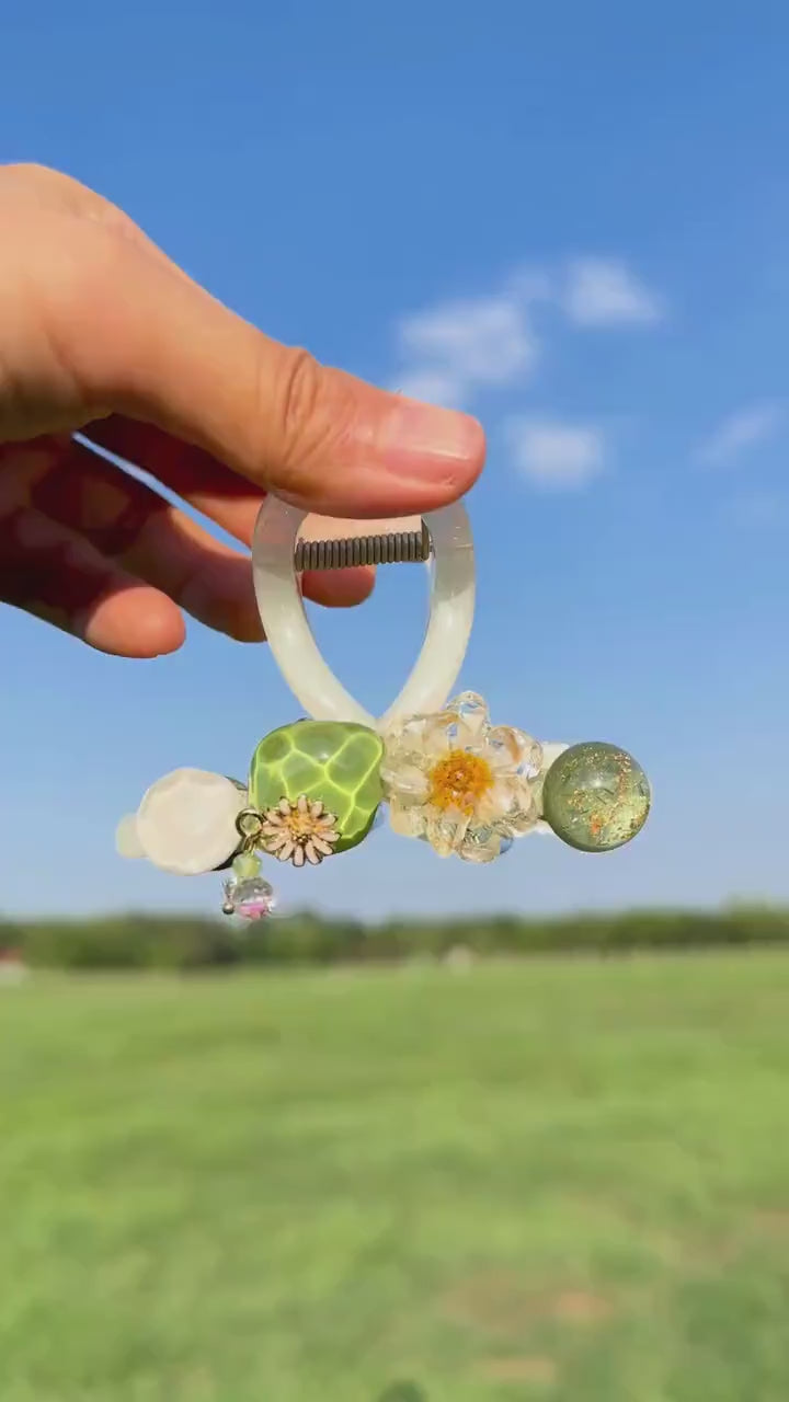 Daisy Hair Claw Clip